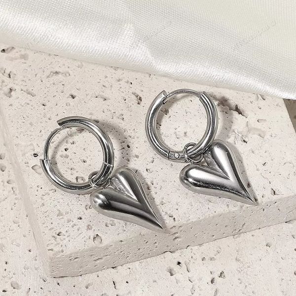 Сережки-кільця з підвіскою &laquo;Heart&raquo; арт.26W1021 26W1021 фото